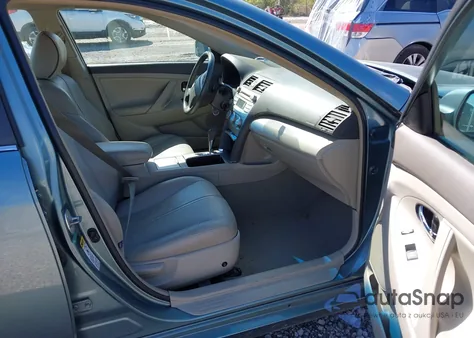 2010 Toyota Camry Le z USA, uszkodzony, nr VIN 4T1BF3EKXAU553330